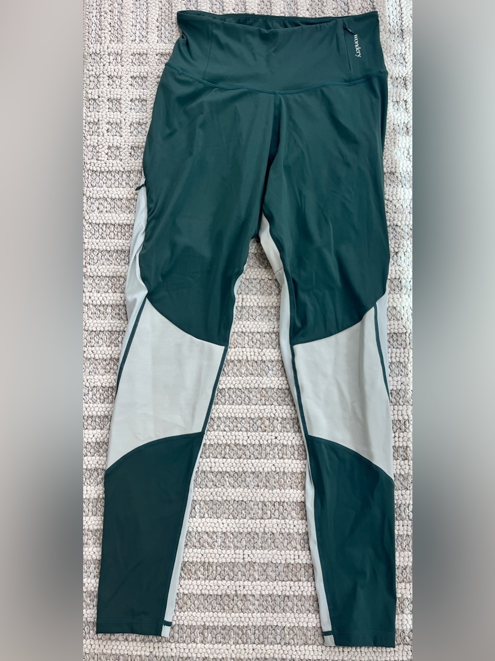 Wondery Outdoors Women’s Small Green and White Hiking Athletic Leggings